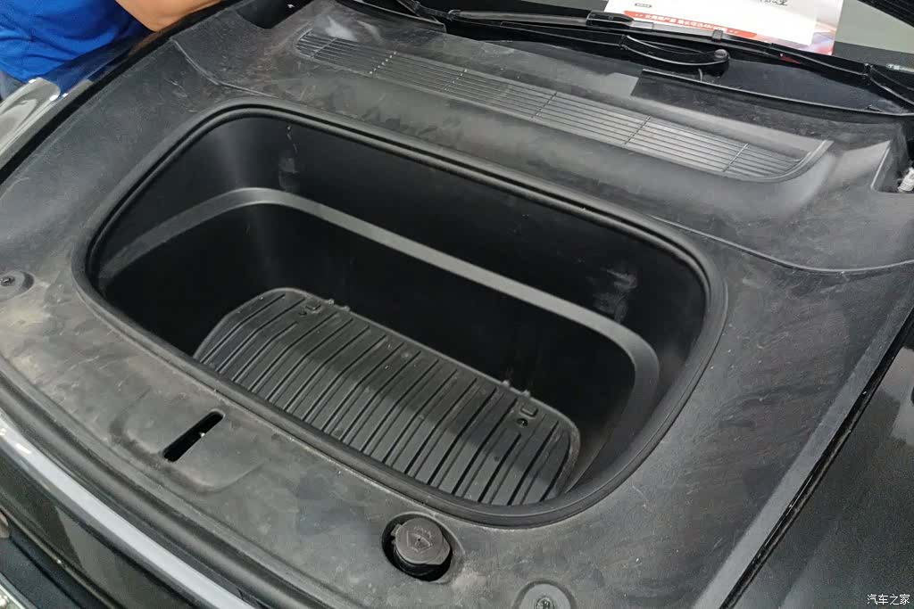Tesla Model Y, 2026 10