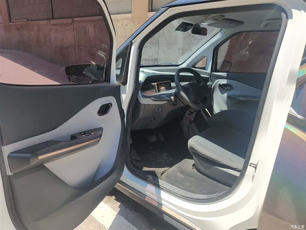 Wuling NanoEV, 2022 16