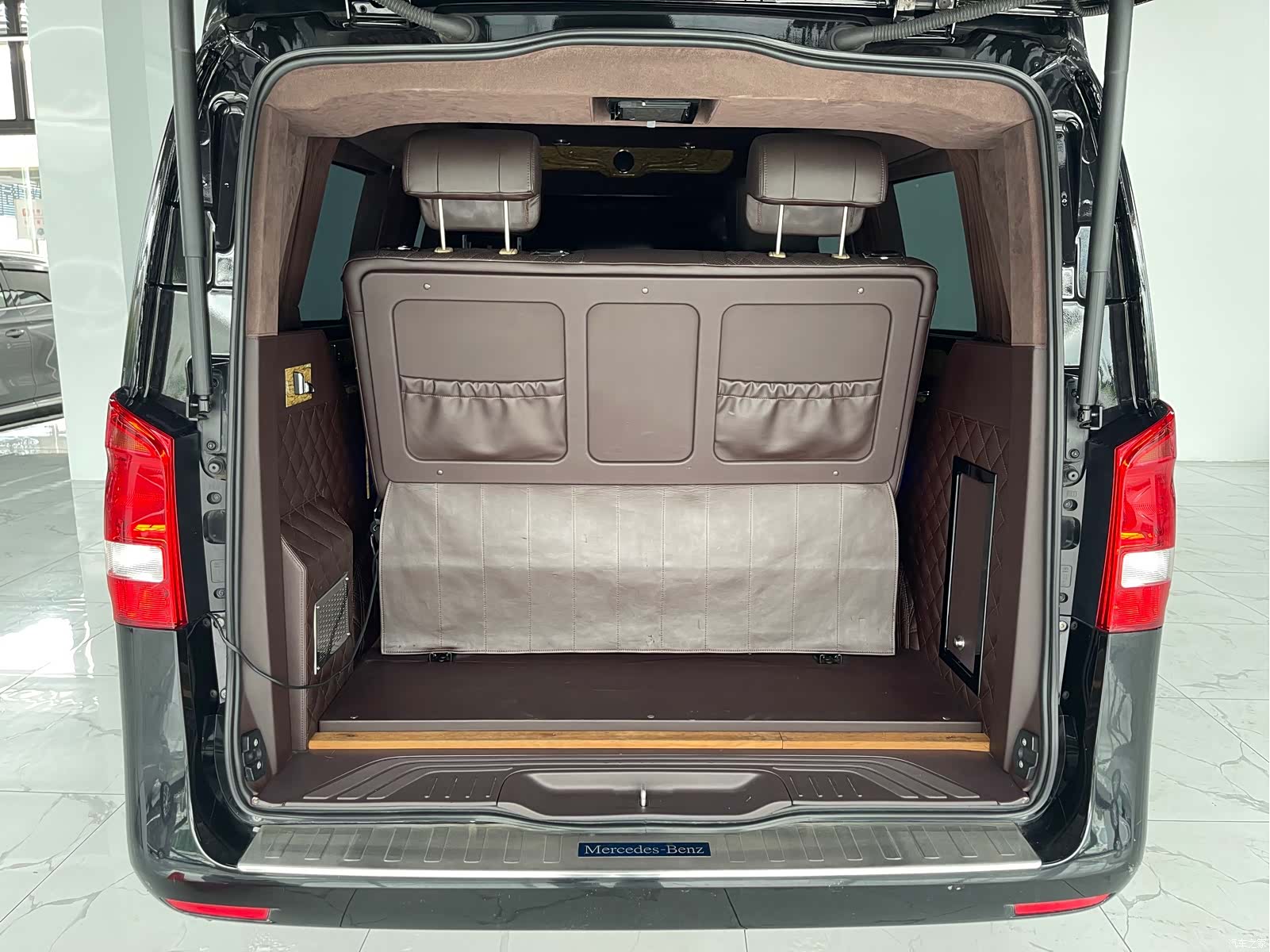 Mercedes-Benz 7, 2019 43
