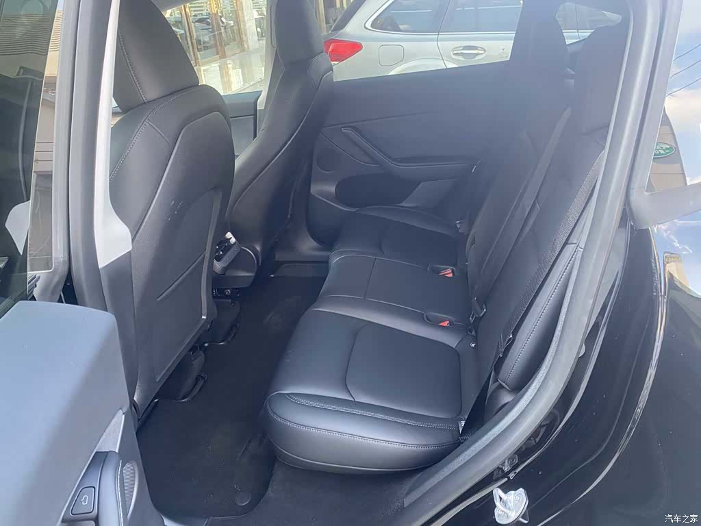 Tesla Model Y, 2023 3
