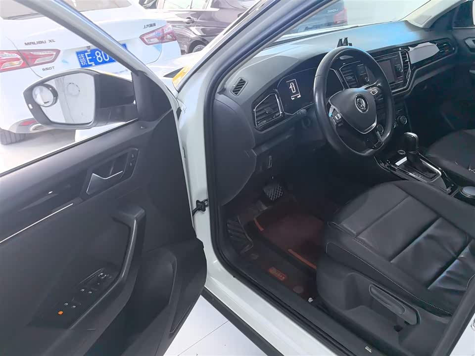 Volkswagen T-ROC exploring Songs