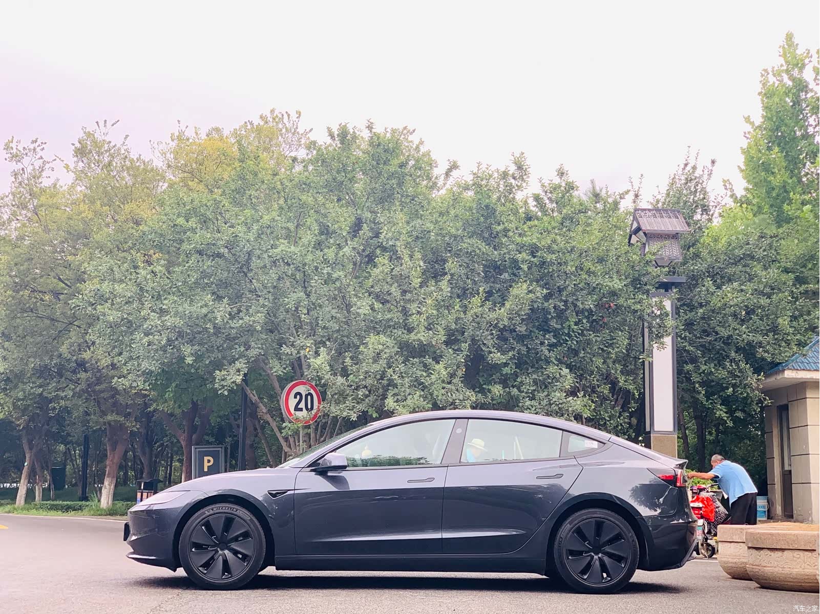 Tesla Model 3, 2024 11