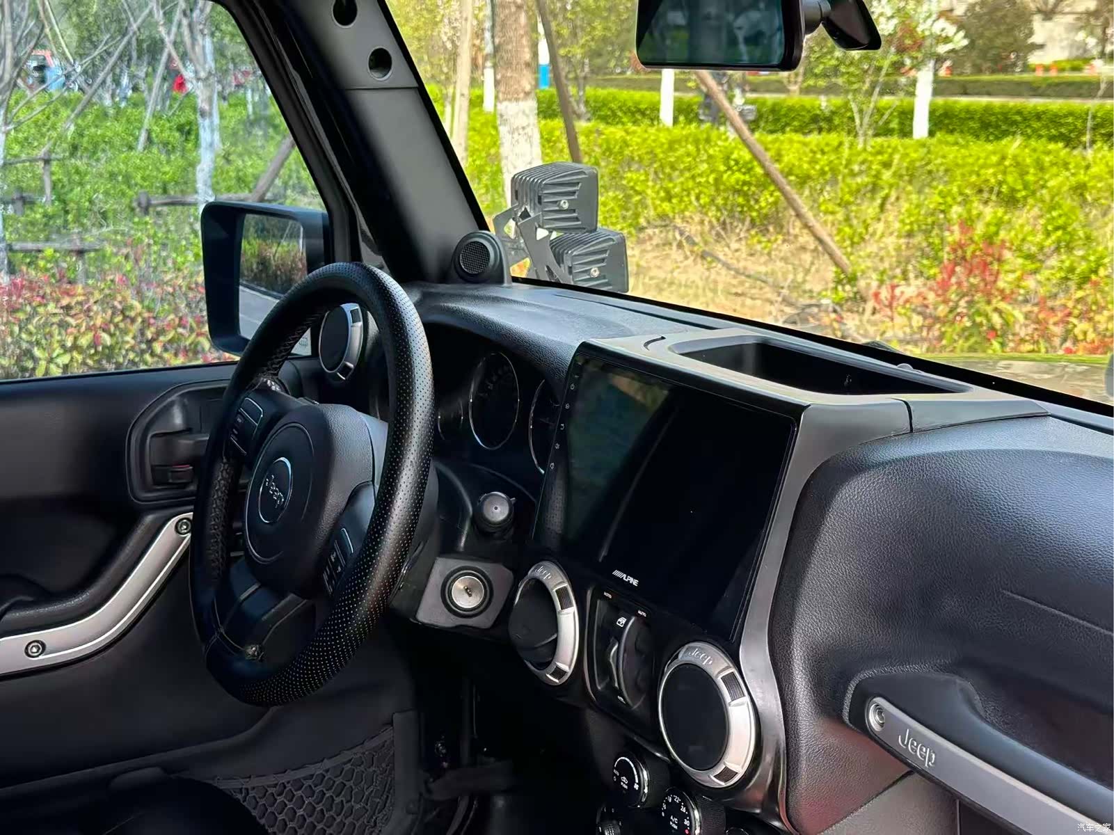 Jeep Wrangler, 2011 10