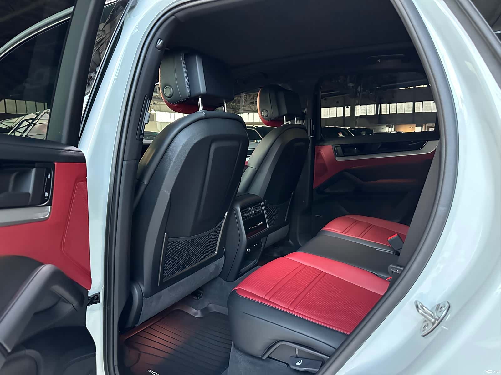 Porsche Cayenne, 2025 6