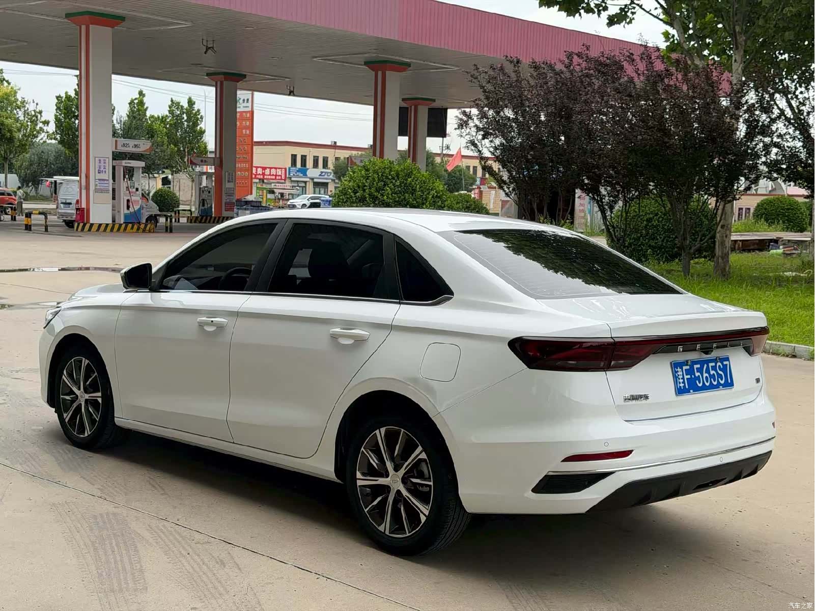 Geely Emgrand, 2022 4