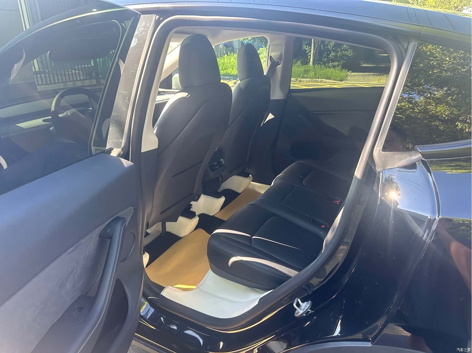 Tesla Model Y, 2024 8