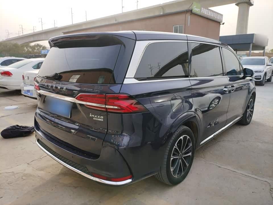 Roewe iMAX8