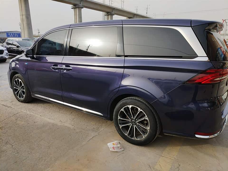 Roewe iMAX8