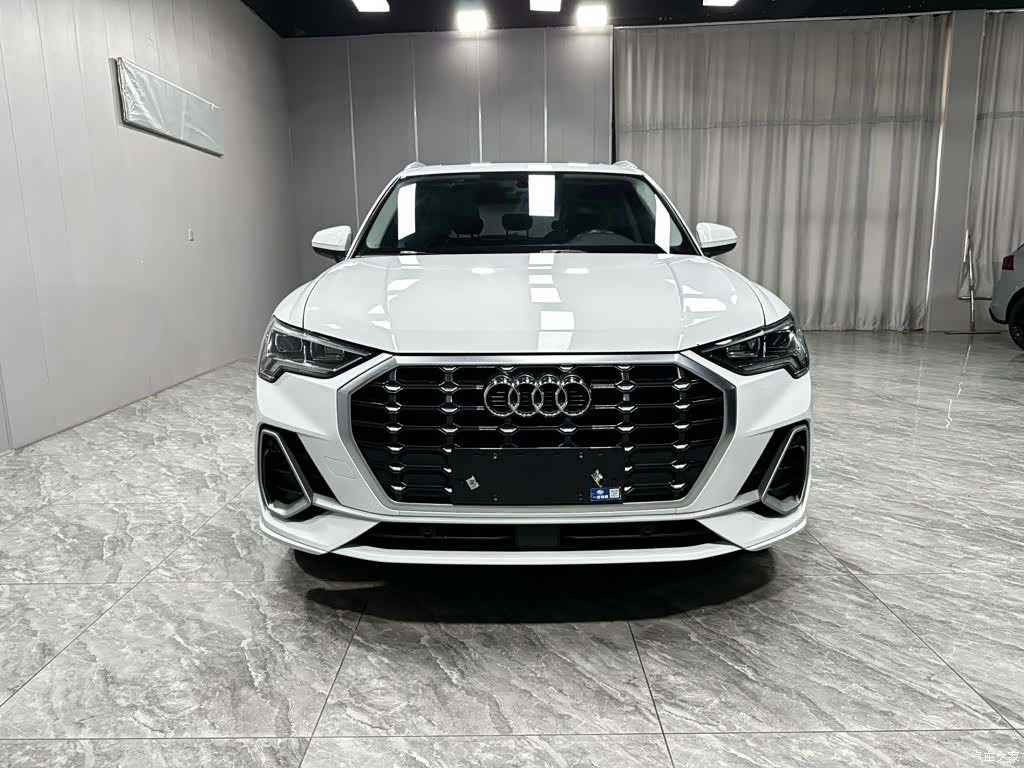 Audi Q3, 2022 2