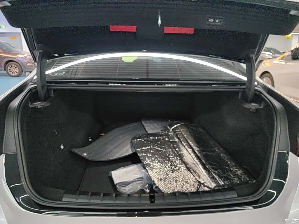BMW i7, 2024 19