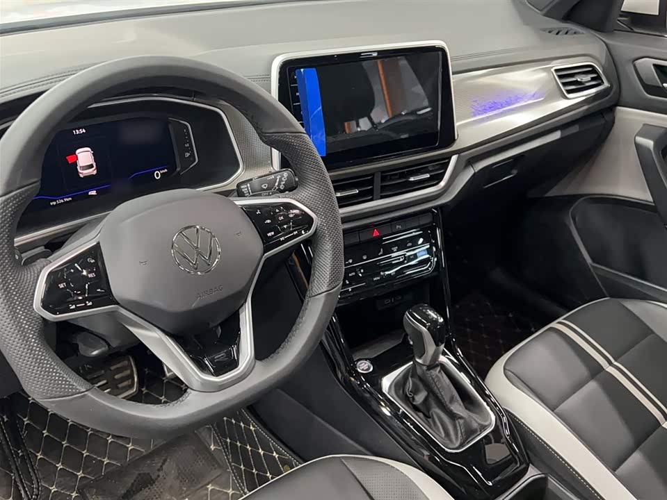 Volkswagen T-ROC exploring Songs