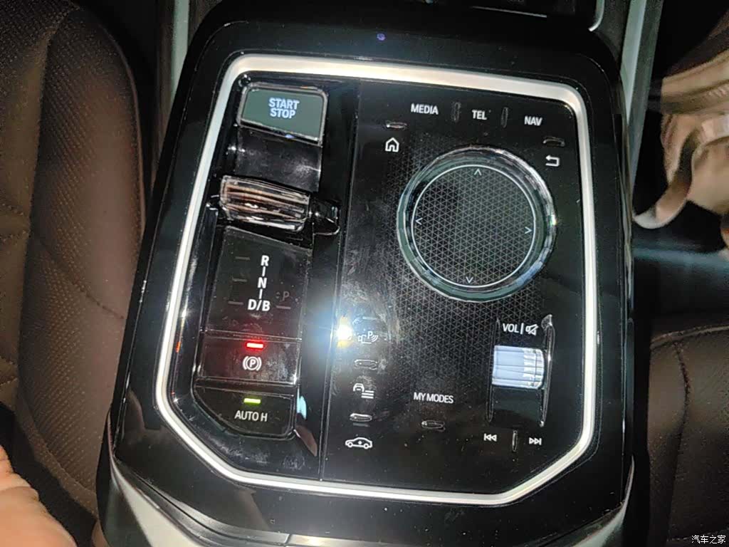 BMW i7, 2024 14