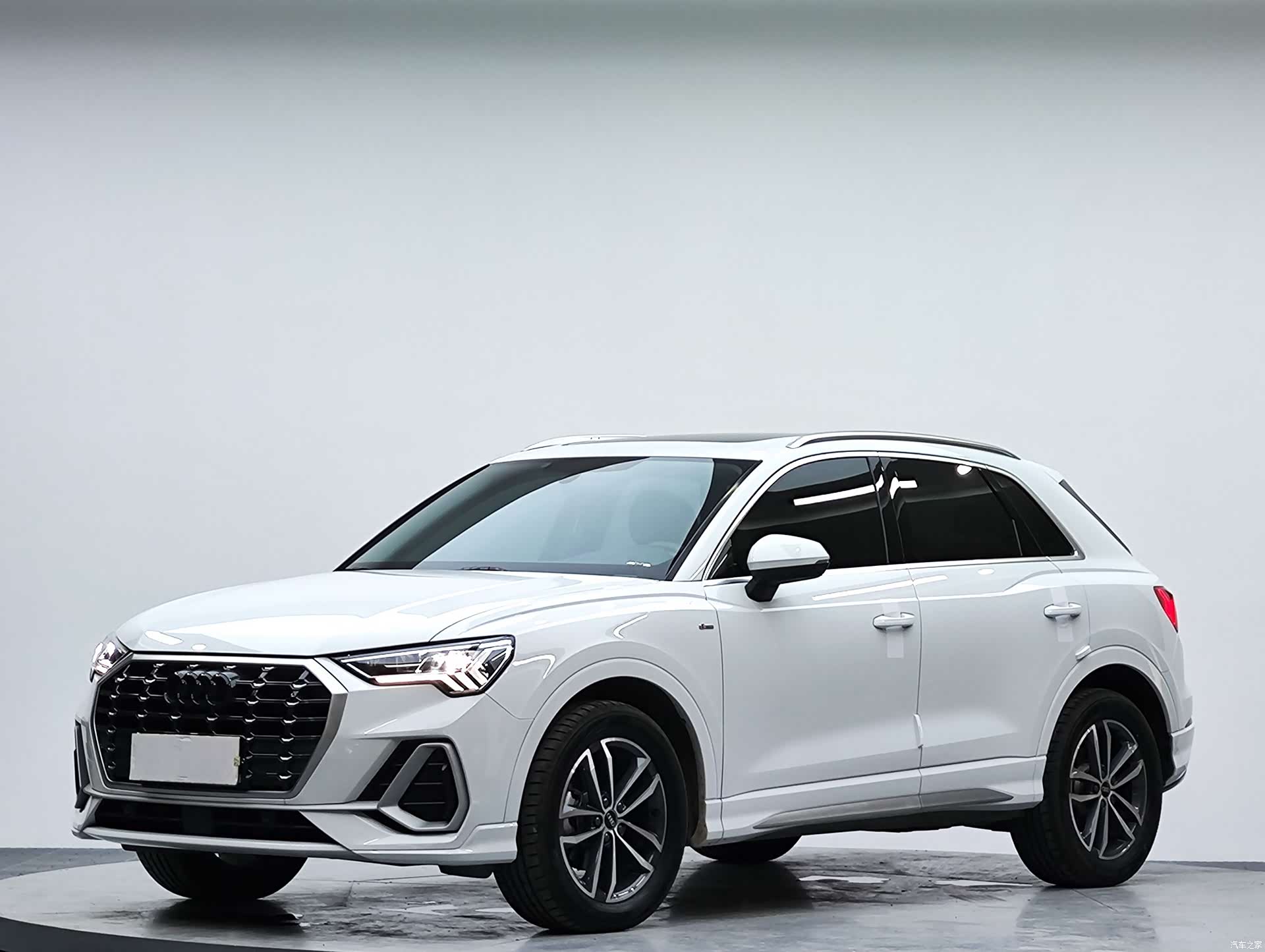 Audi Q3, 2022 2