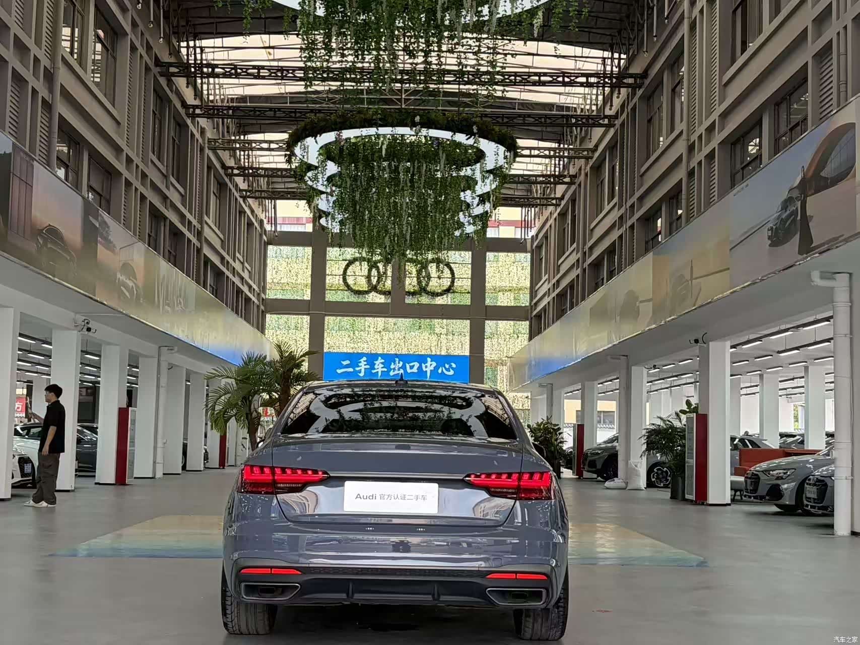 Audi A4L, 2022 все фото