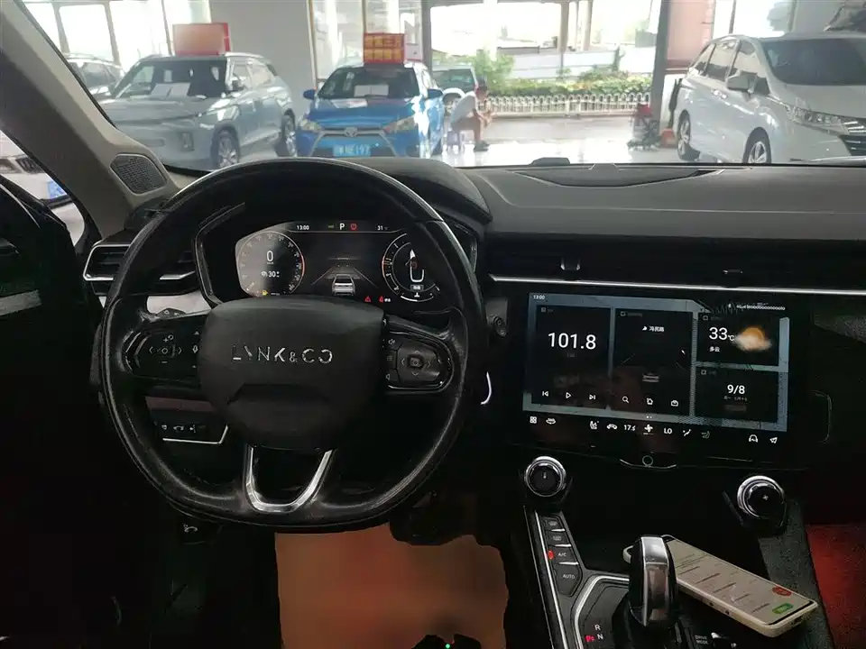 Lynk & Co 01