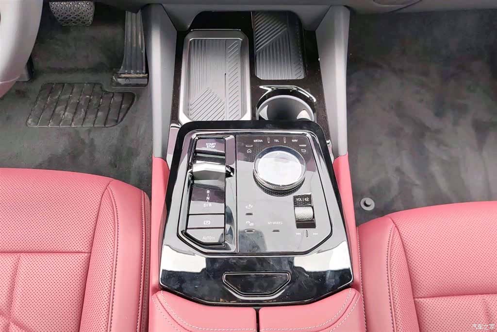BMW i5, 2025 10