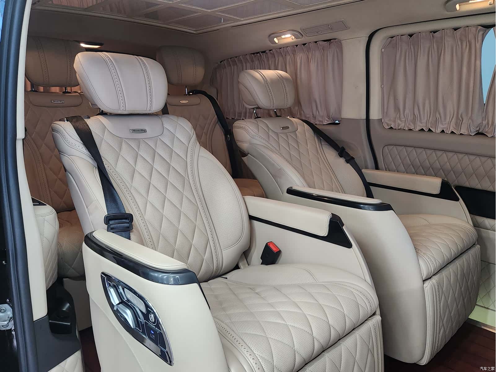 Mercedes-Benz 7, 2020 13
