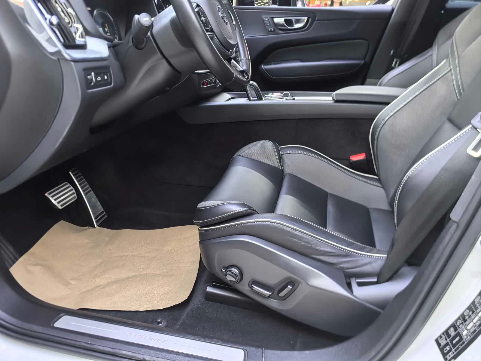 Volvo XC60, 2020 4