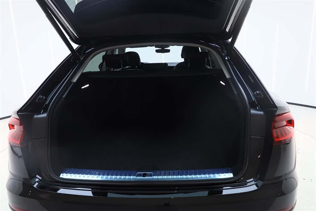 Audi Q8, 2022 10