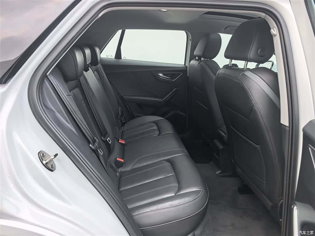 Audi Q2L, 2024 7