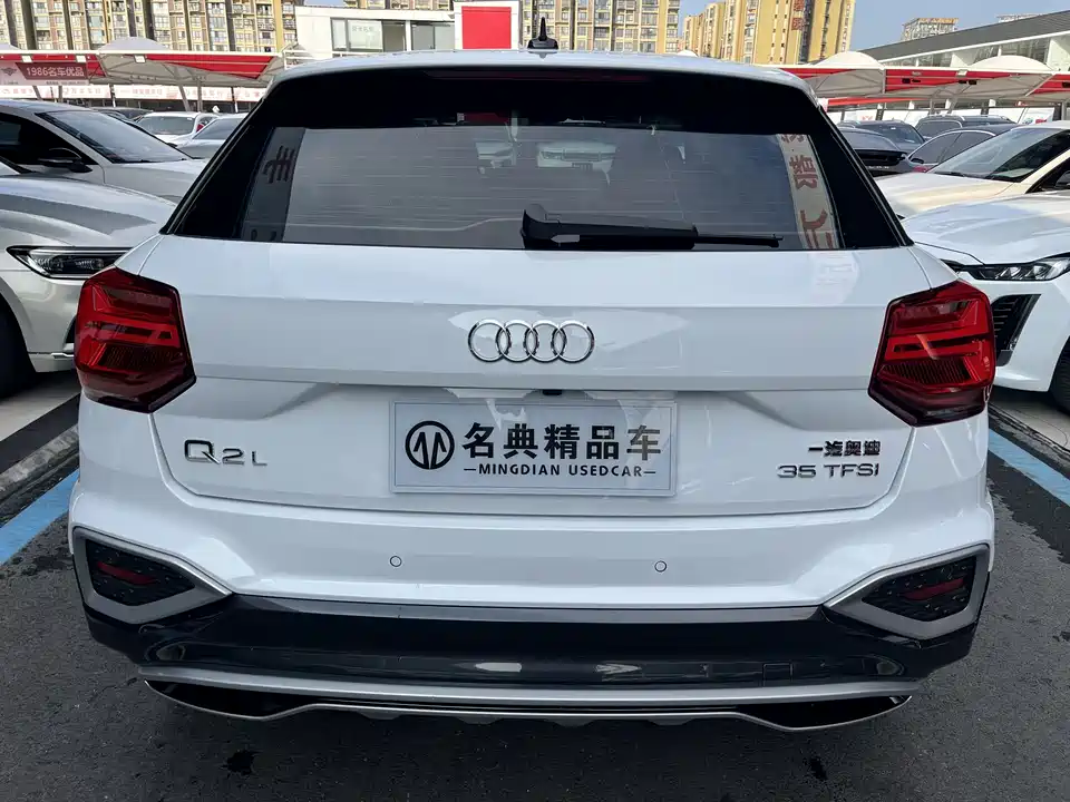 Audi Q2L