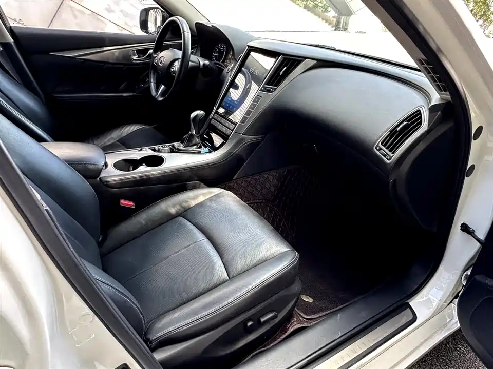 Infiniti Q50L