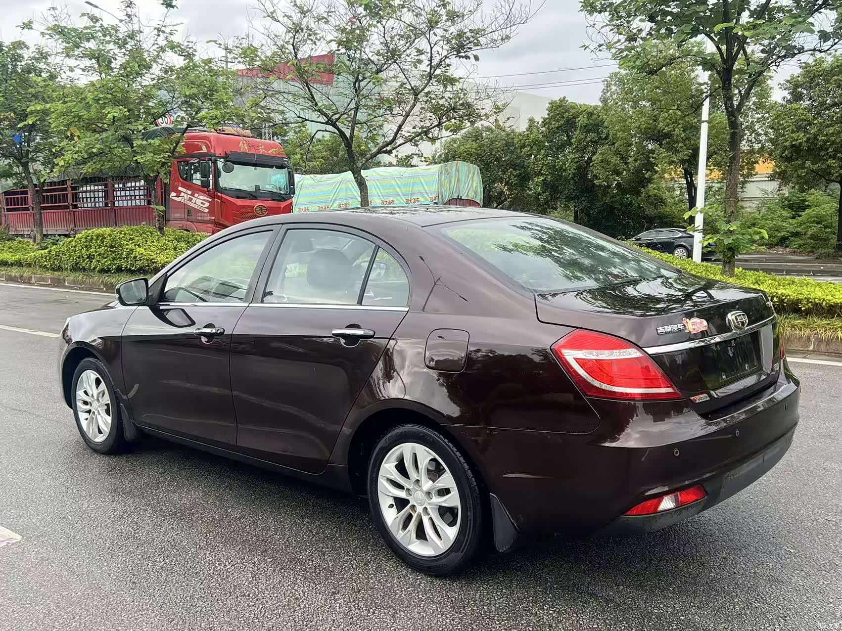 Geely Emgrand, 2015 4