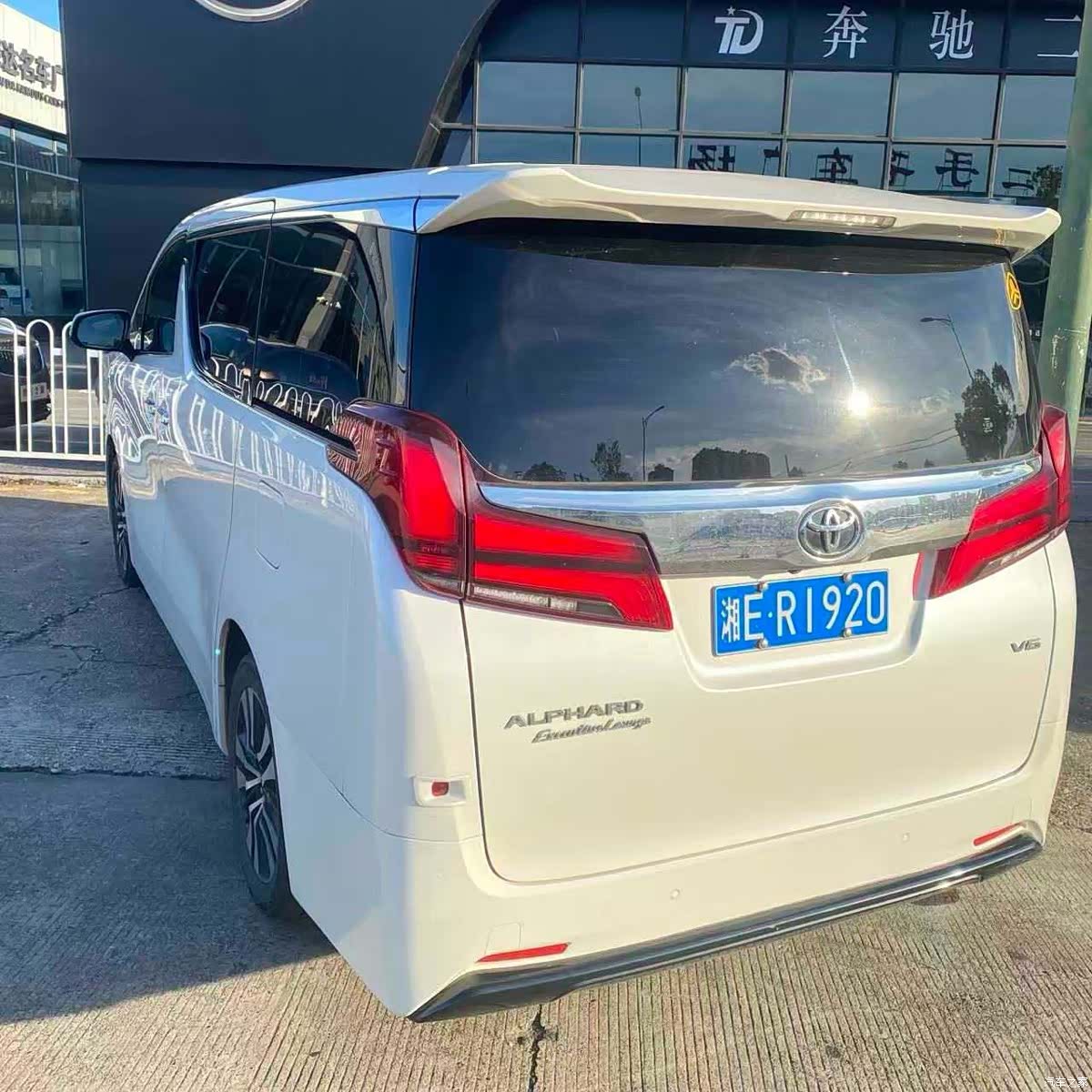 Toyota Alphard, 2019 все фото