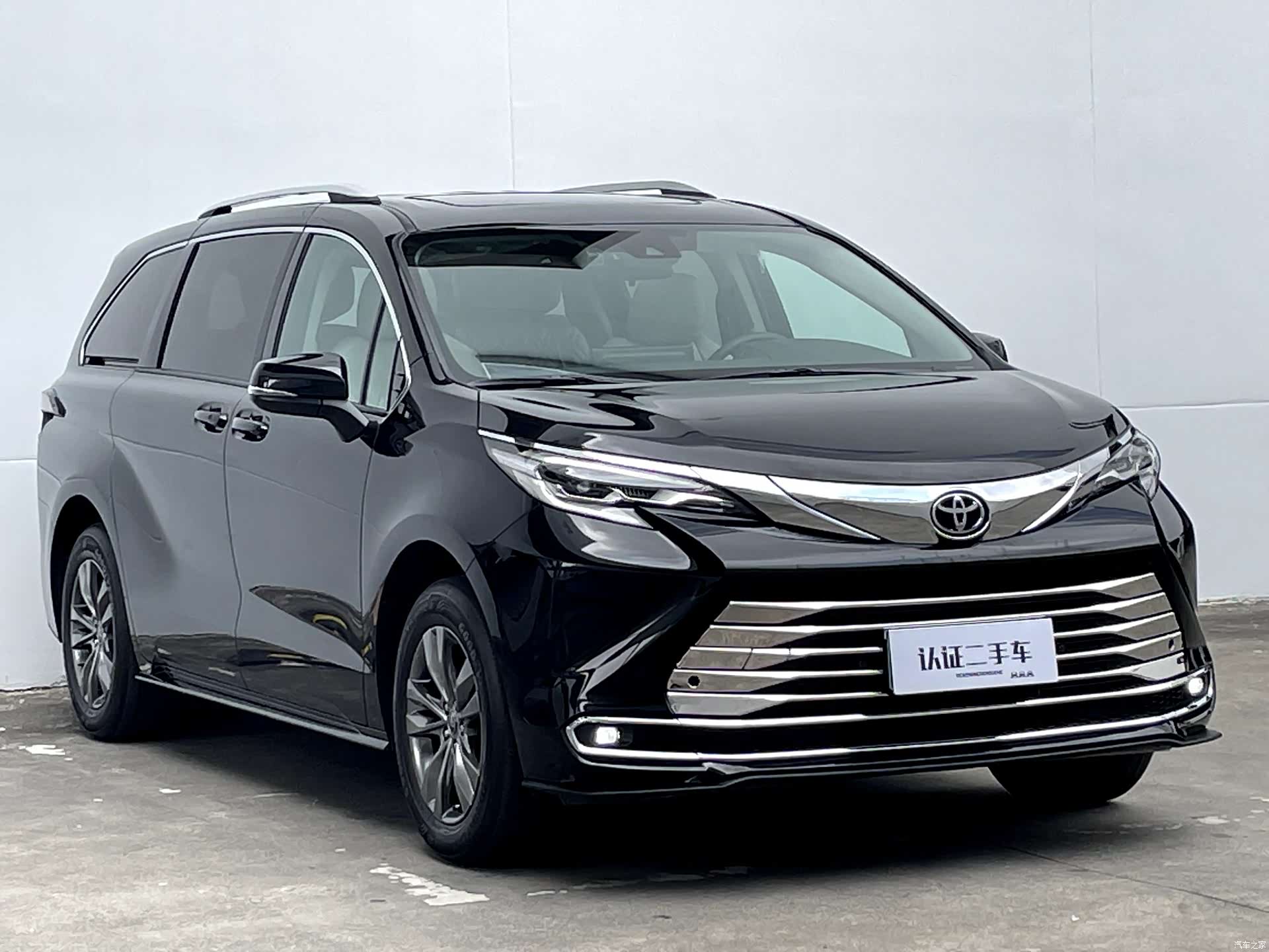 Toyota Sienna, 2026 4