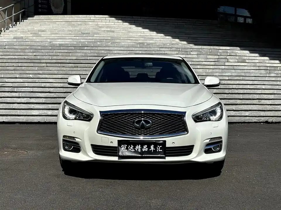 Infiniti Q50L