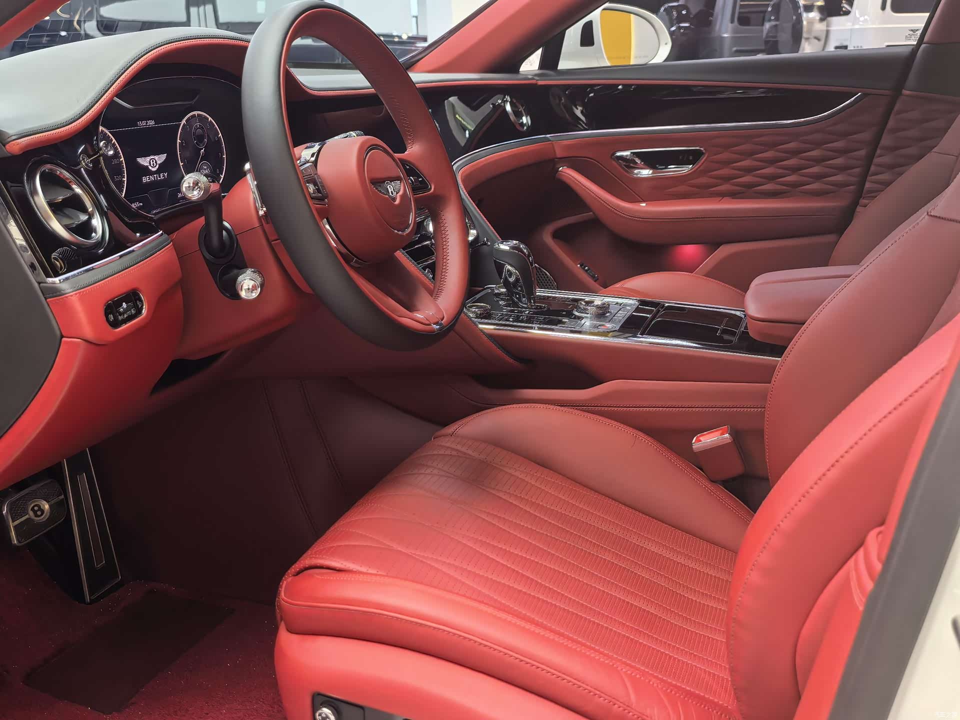 Bentley Flying Spur, 2023 12