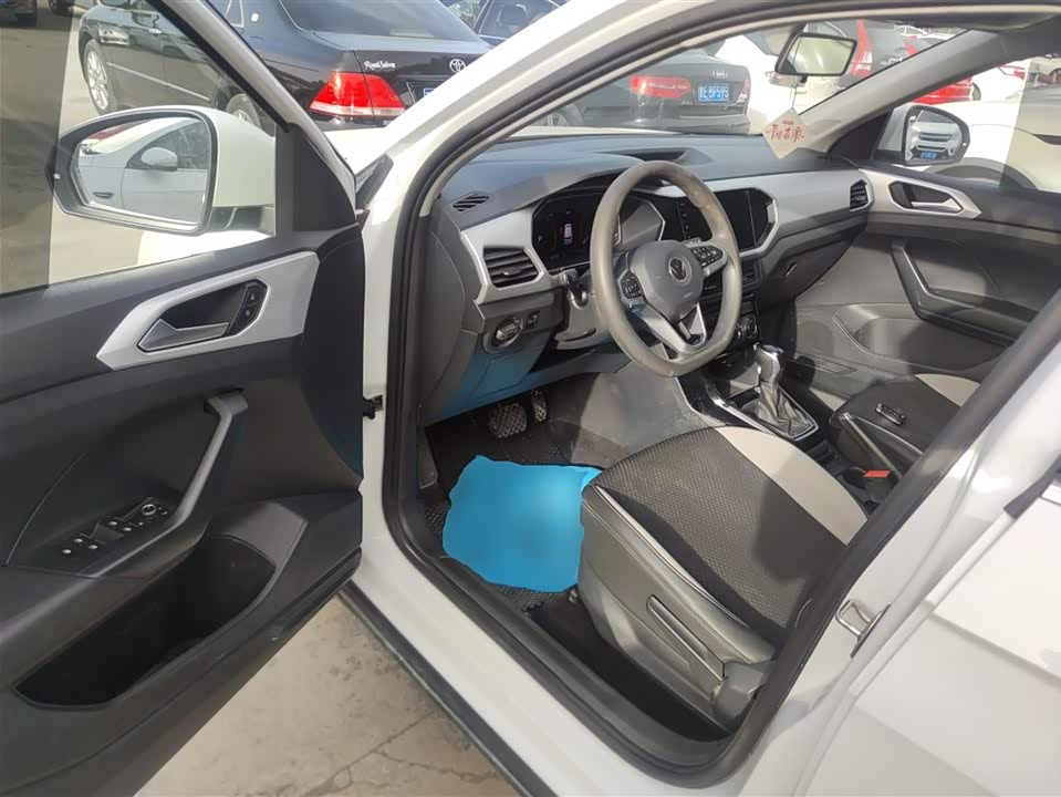 Volkswagen Exploring the shadow