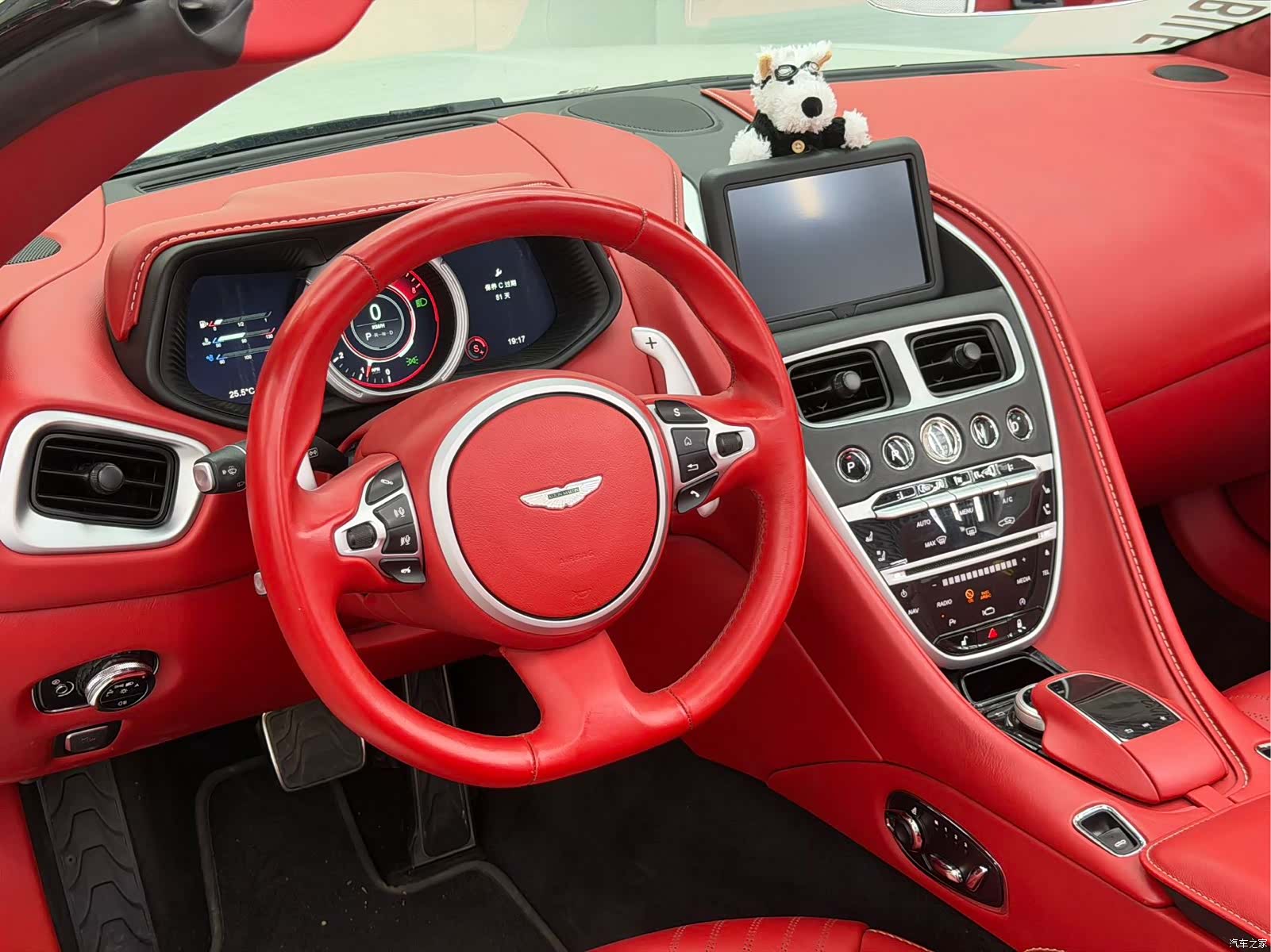 Aston Martin DB11, 2019 все фото