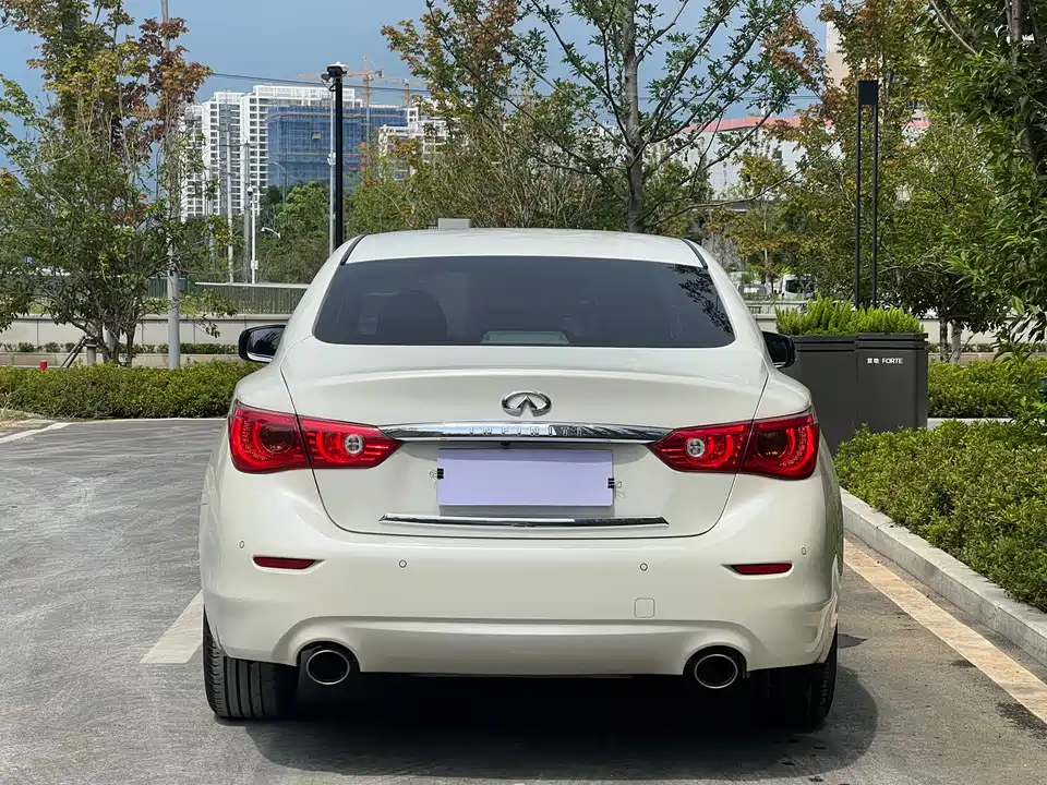 Infiniti Q50L