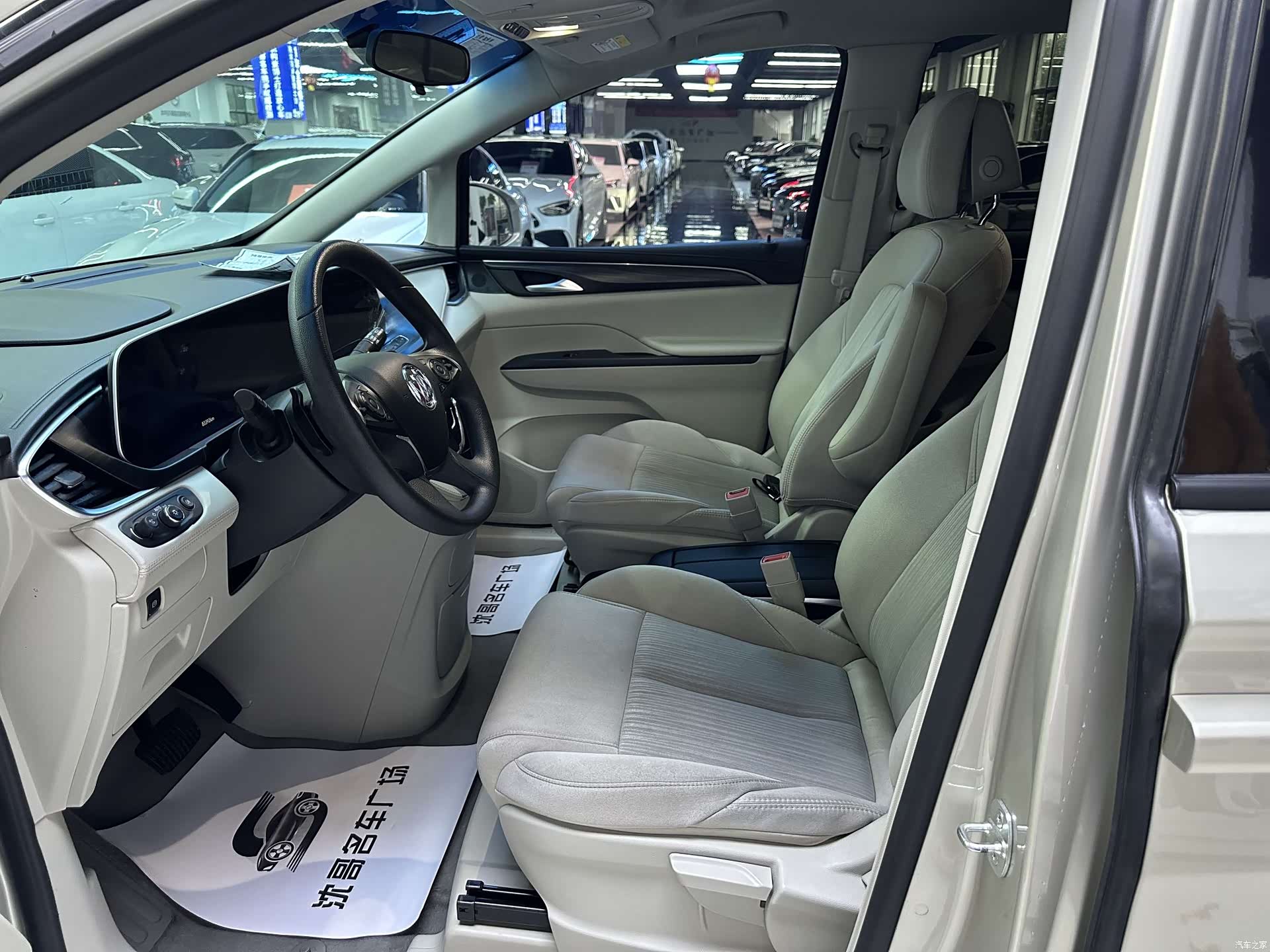 Buick GL8, 2022 4