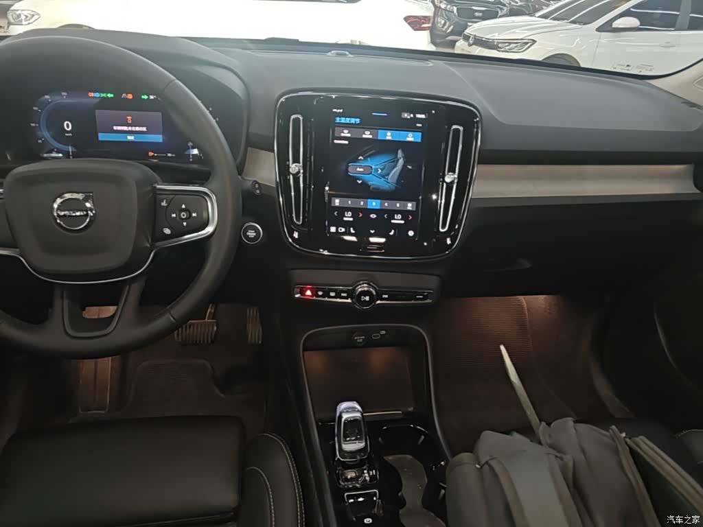 Volvo XC40, 2025 13