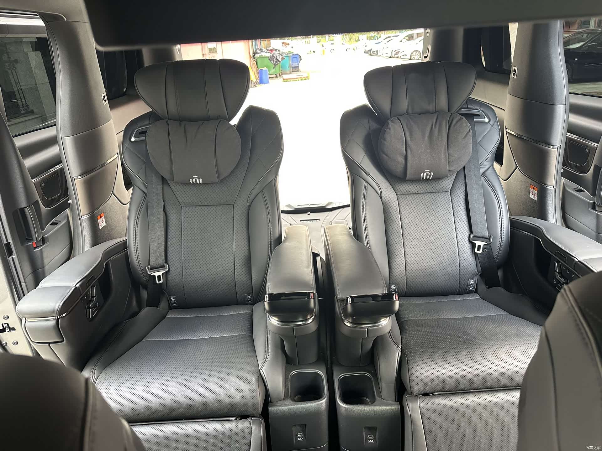 Toyota Vellfire, 2026 10