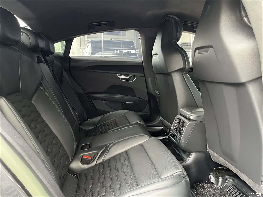 Audi e-tron, 2025 7