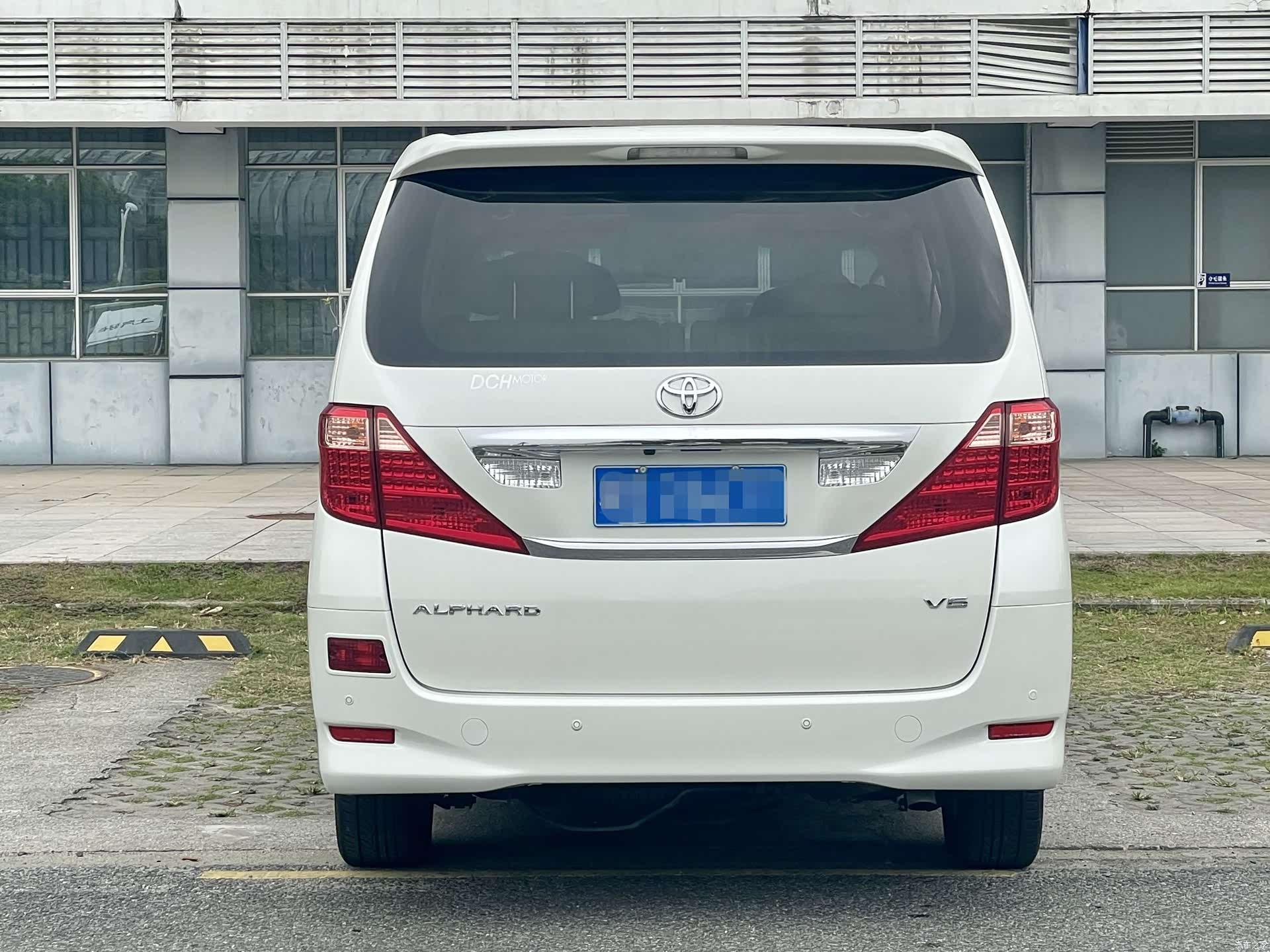 Toyota Alphard, 2011 все фото