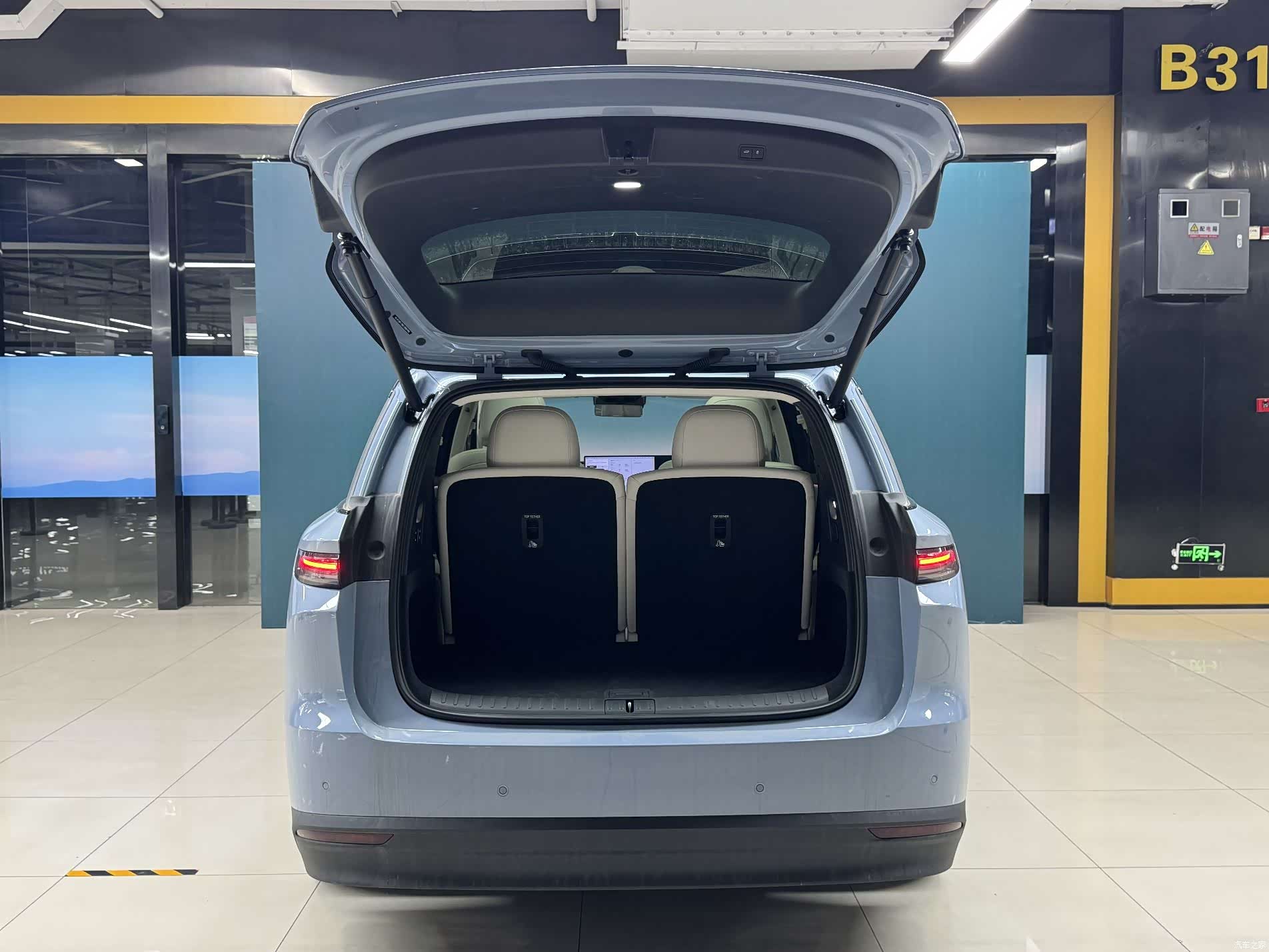 Li Auto i8, 2025 6