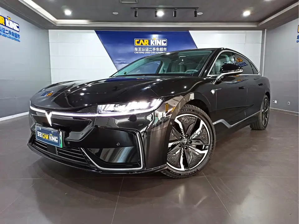 VOYAH Lantu chasing light