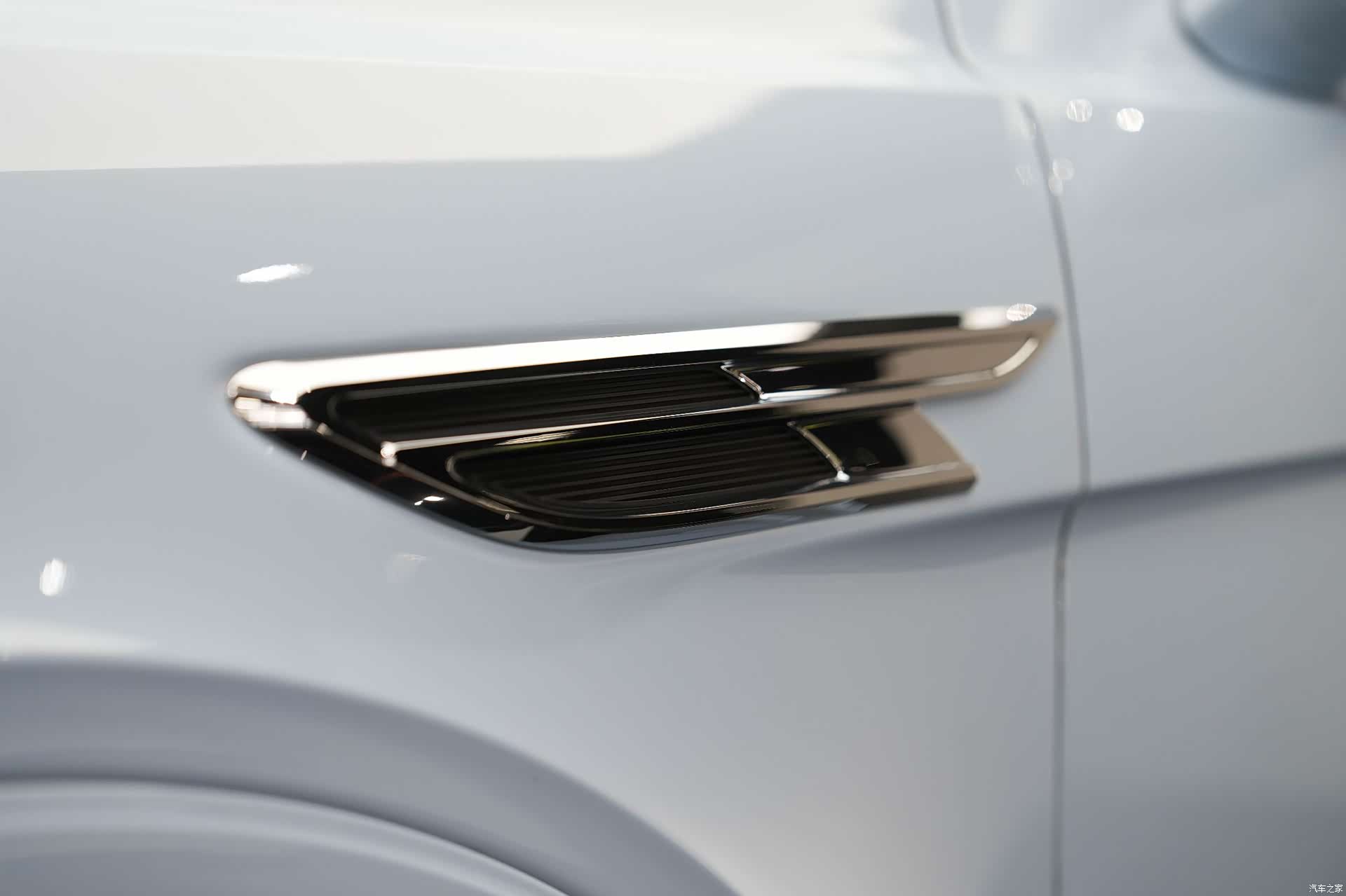 Bentley Bentayga, 2024 9