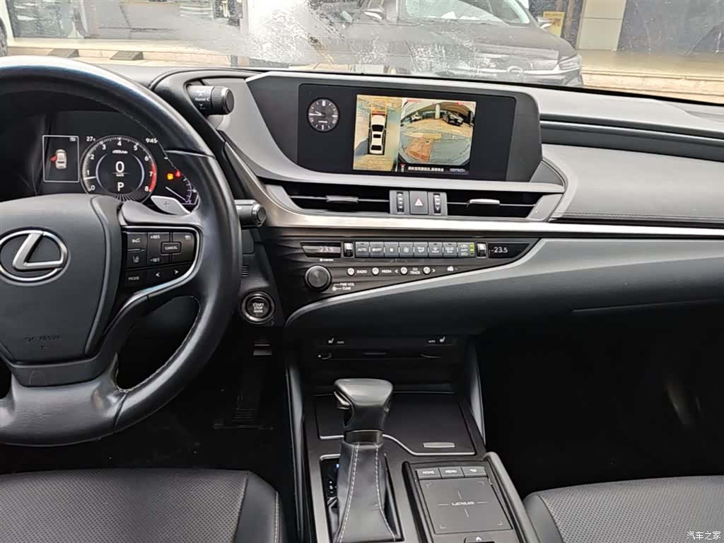 Lexus ES, 2019 все фото