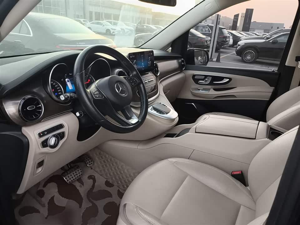 Mercedes-Benz V-class