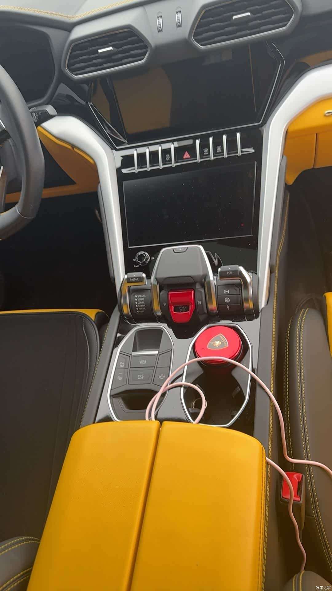 Lamborghini Urus, 2023 10