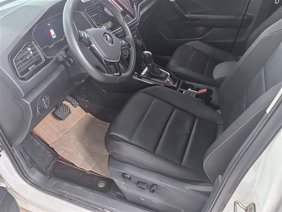 Volkswagen T-ROC exploring Songs