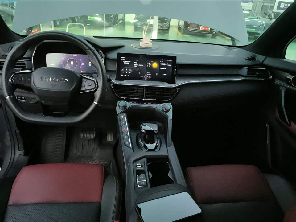 Lynk & Co 06
