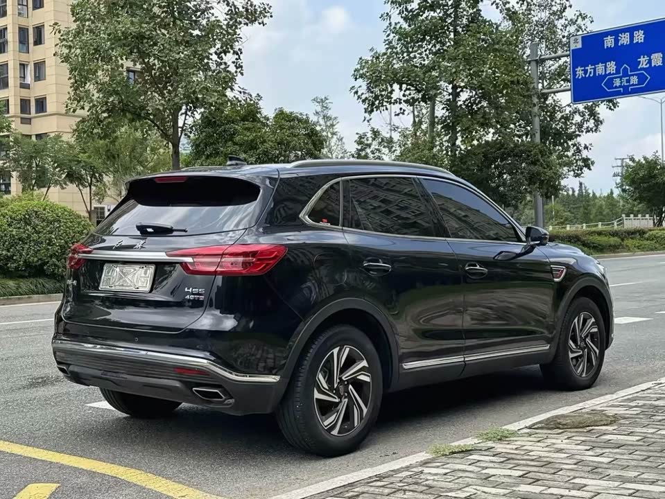 Hongqi HS5