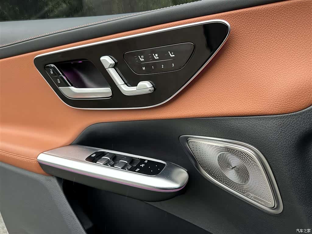Mercedes-Benz GLC, 2025 12
