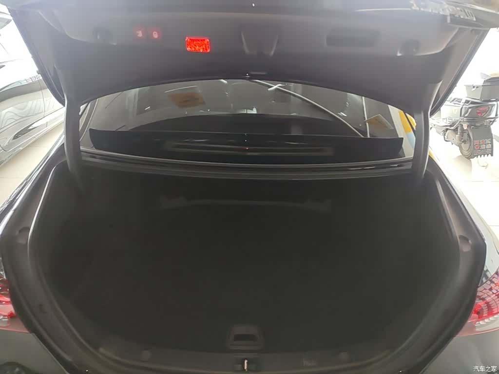 Mercedes-Benz E-Class, 2023 19